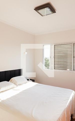 Casa à venda com 215m², 3 quartos e 2 vagasSuíte