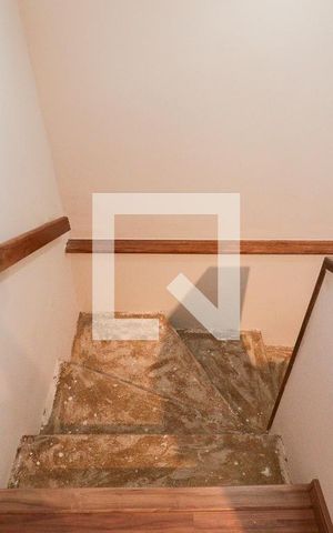 Casa à venda com 215m², 3 quartos e 2 vagasEscada