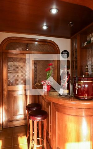 Casa à venda com 215m², 3 quartos e 2 vagasSala