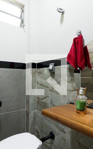Casa à venda com 215m², 3 quartos e 2 vagasBanheiro de Serviço