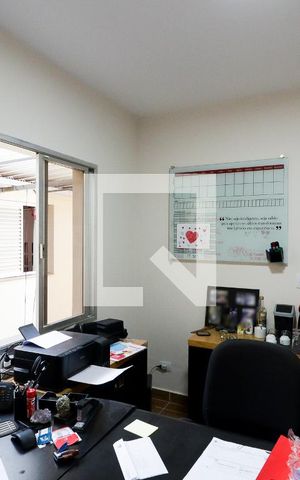 Casa à venda com 215m², 3 quartos e 2 vagasEscritório