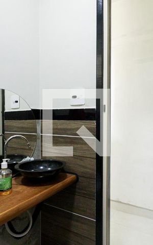 Casa à venda com 215m², 3 quartos e 2 vagasBanheiro de Serviço
