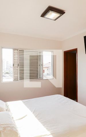 Casa à venda com 215m², 3 quartos e 2 vagasSuíte