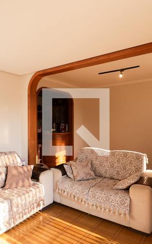Casa à venda com 215m², 3 quartos e 2 vagasSala