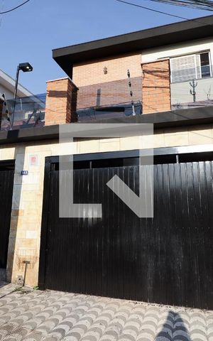 Casa à venda com 215m², 3 quartos e 2 vagasFachada
