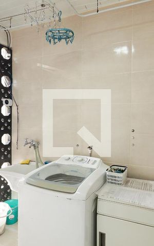 Casa à venda com 215m², 3 quartos e 2 vagasÁrea de Serviço