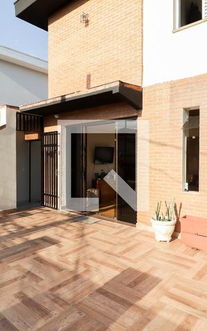 Casa à venda com 215m², 3 quartos e 2 vagasVaranda