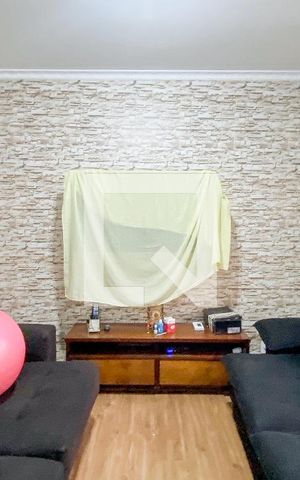 Casa à venda com 174m², 4 quartos e 2 vagas Casa à venda com 174m², 4 quartos e 2 vagasSala