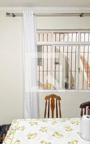 Casa à venda com 174m², 4 quartos e 2 vagas Casa à venda com 174m², 4 quartos e 2 vagasCozinha