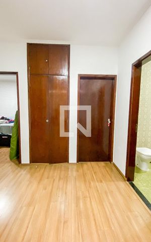 Casa à venda com 174m², 4 quartos e 2 vagas Casa à venda com 174m², 4 quartos e 2 vagasHall entre Quartos