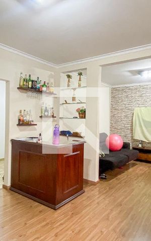 Casa à venda com 174m², 4 quartos e 2 vagas Casa à venda com 174m², 4 quartos e 2 vagasSala