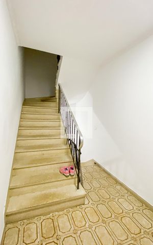 Casa à venda com 174m², 4 quartos e 2 vagas Casa à venda com 174m², 4 quartos e 2 vagasCorredor