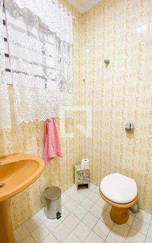 Casa à venda com 174m², 4 quartos e 2 vagas Casa à venda com 174m², 4 quartos e 2 vagasLavabo