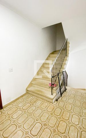 Casa à venda com 174m², 4 quartos e 2 vagas Casa à venda com 174m², 4 quartos e 2 vagasCorredor