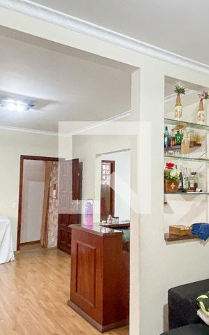 Casa à venda com 174m², 4 quartos e 2 vagas Casa à venda com 174m², 4 quartos e 2 vagasSala
