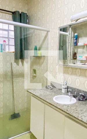 Casa à venda com 174m², 4 quartos e 2 vagas Casa à venda com 174m², 4 quartos e 2 vagasBanheiro