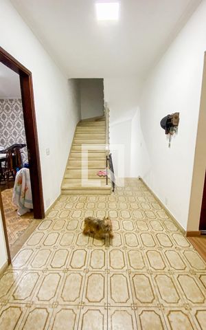 Casa à venda com 174m², 4 quartos e 2 vagas Casa à venda com 174m², 4 quartos e 2 vagasCorredor