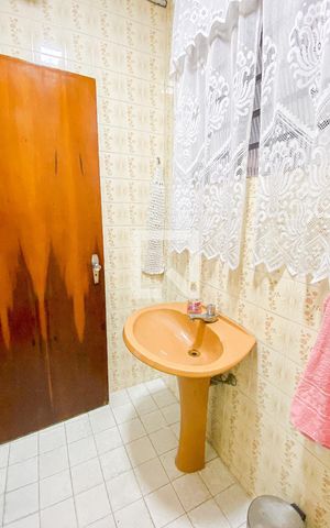 Casa à venda com 174m², 4 quartos e 2 vagas Casa à venda com 174m², 4 quartos e 2 vagasLavabo