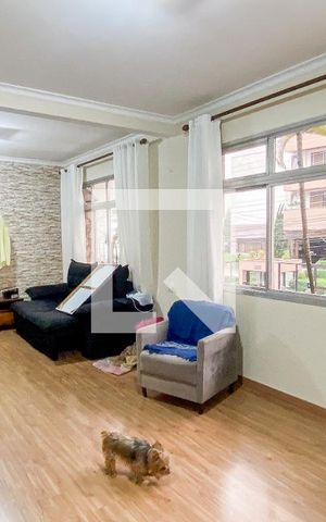 Casa à venda com 174m², 4 quartos e 2 vagas Casa à venda com 174m², 4 quartos e 2 vagasSala