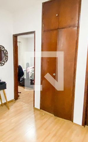 Casa à venda com 174m², 4 quartos e 2 vagas Casa à venda com 174m², 4 quartos e 2 vagasHall entre Quartos