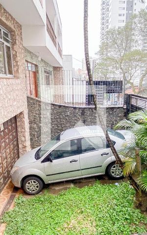 Casa à venda com 174m², 4 quartos e 2 vagas Casa à venda com 174m², 4 quartos e 2 vagasGaragem