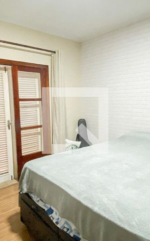 Casa à venda com 174m², 4 quartos e 2 vagas Casa à venda com 174m², 4 quartos e 2 vagasSuite