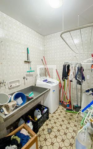 Casa à venda com 174m², 4 quartos e 2 vagas Casa à venda com 174m², 4 quartos e 2 vagasÁrea de Serviço