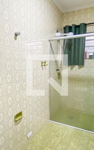 Casa à venda com 174m², 4 quartos e 2 vagas Casa à venda com 174m², 4 quartos e 2 vagasBanheiro