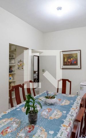 Casa à venda com 304m², 4 quartos e 1 vaga Casa à venda com 304m², 4 quartos e 1 vagaCopa