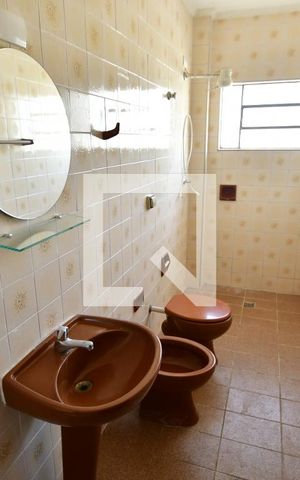 Casa para alugar com 90m², 3 quartos e 1 vagaBanheiro