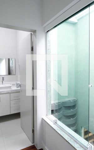 Casa à venda com 348m², 4 quartos e 2 vagasCorredor