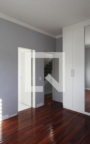 Casa à venda com 348m², 4 quartos e 2 vagasSuite