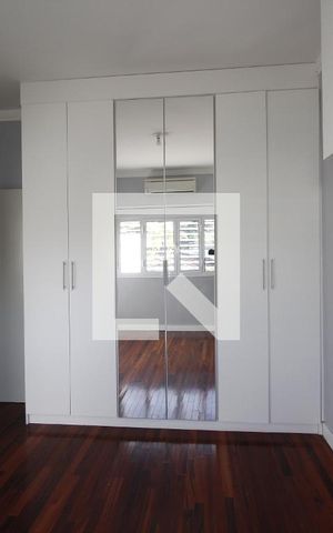 Casa à venda com 348m², 4 quartos e 2 vagasSuite