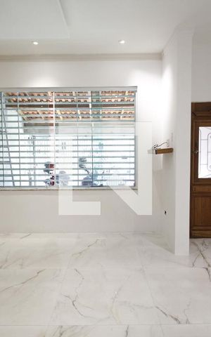 Casa à venda com 348m², 4 quartos e 2 vagasSala