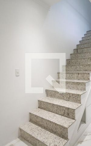 Casa à venda com 348m², 4 quartos e 2 vagasSala