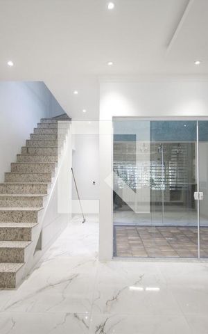 Casa à venda com 348m², 4 quartos e 2 vagasSala