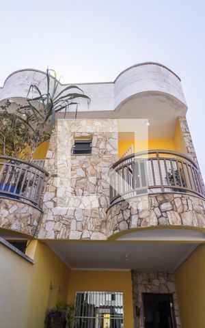 Casa à venda com 128m², 3 quartos e 1 vaga Casa à venda com 128m², 3 quartos e 1 vagaFachada