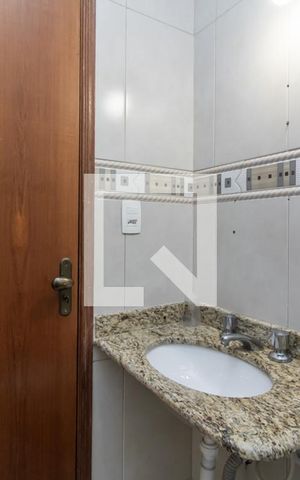 Casa à venda com 128m², 3 quartos e 1 vaga Casa à venda com 128m², 3 quartos e 1 vagaBanheiro