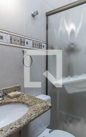 Casa à venda com 128m², 3 quartos e 1 vaga Casa à venda com 128m², 3 quartos e 1 vagaBanheiro