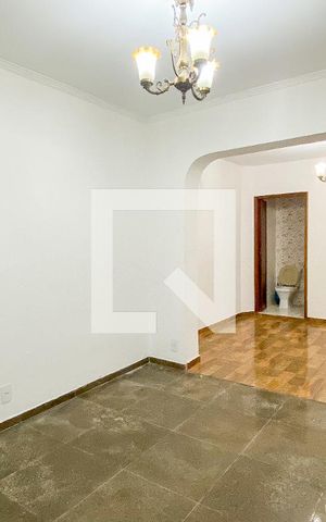 Casa à venda com 400m², 3 quartos e 3 vagas Casa à venda com 400m², 3 quartos e 3 vagasSala de Estar