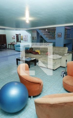 Casa de condomínio à venda com 1000m², 4 quartos e 5 vagasSala