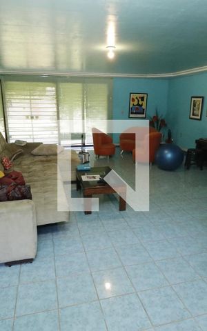 Casa de condomínio à venda com 1000m², 4 quartos e 5 vagasSala
