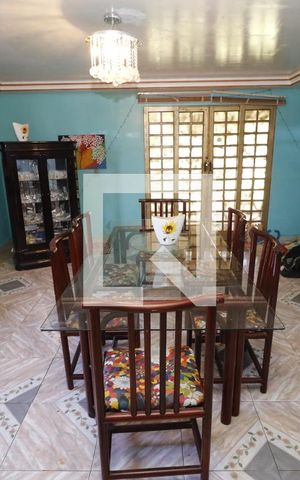 Casa de condomínio à venda com 1000m², 4 quartos e 5 vagasSala