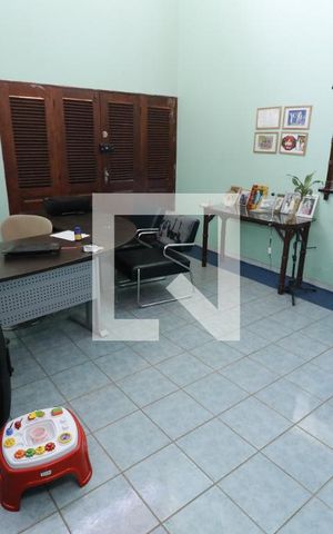 Casa de condomínio à venda com 1000m², 4 quartos e 5 vagasSala