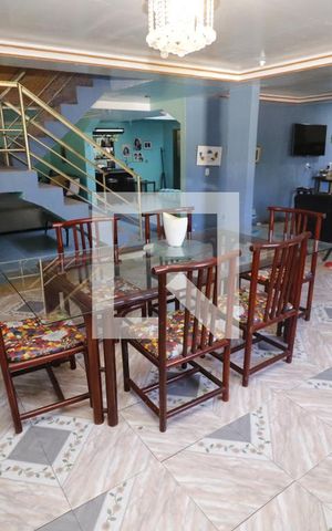 Casa de condomínio à venda com 1000m², 4 quartos e 5 vagasSala