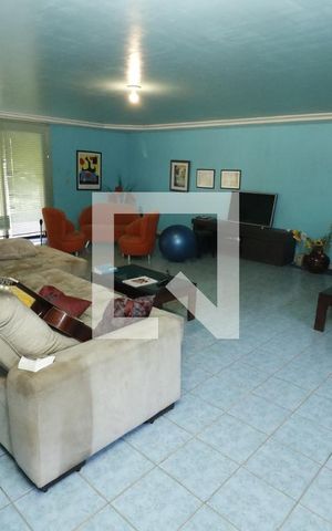 Casa de condomínio à venda com 1000m², 4 quartos e 5 vagasSala