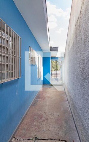 Casa à venda com 130m², 3 quartos e 2 vagasCorredor externo