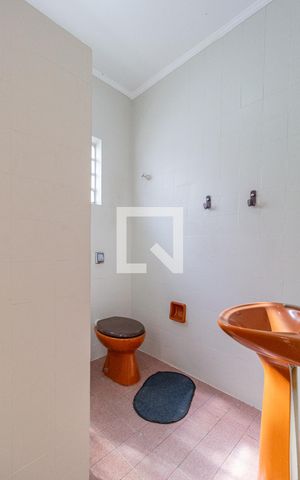 Casa à venda com 130m², 3 quartos e 2 vagasBanheiro