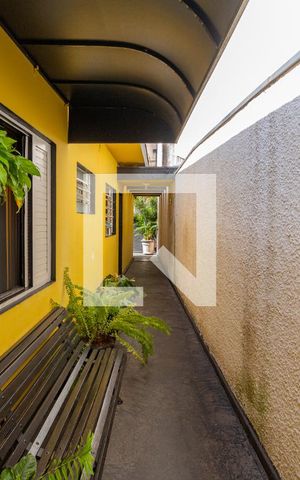 Casa à venda com 130m², 3 quartos e 2 vagasCorredor externo