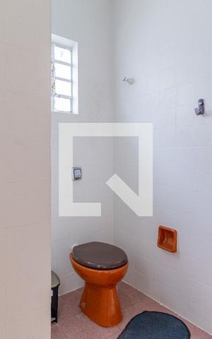Casa à venda com 130m², 3 quartos e 2 vagasBanheiro